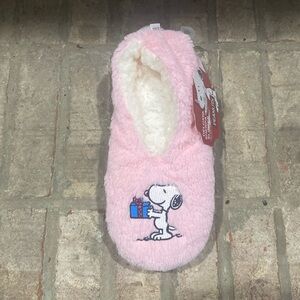 NWT Peanuts Deluxe Sherpa Slippers